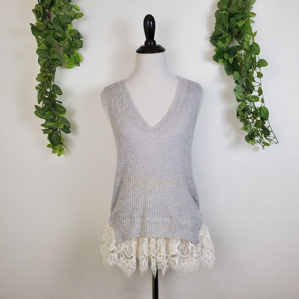 Press lace knit grey v-neck tank top, XS